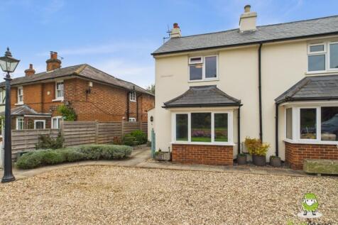 EweMove Estate Agents Basingstoke - Dursley Cottag