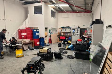 22 Hawthorn Centre 17.jpg