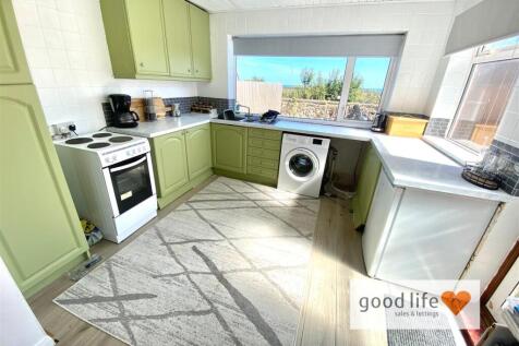 20260824_115800625_iOS25 ACKLAM AVENUE.jpg