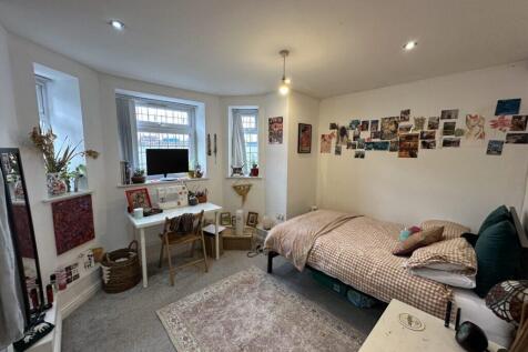 Wellington Road - Fallowfield - £180 PPPW photo 2