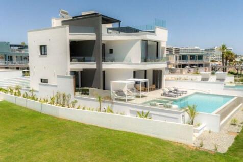 Villa 2 with...