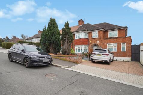 2 Beverley Gardens - PbiGOKhhlUbBuysm2qbO.jpg
