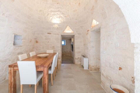 3_Trullo_del_Sole_Martina_Franca_Raro_Realty_1.jpg