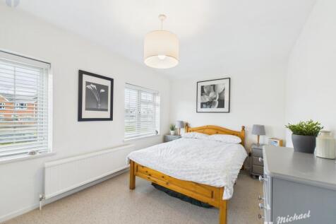 CAM03218G0-PR0565-STILL021