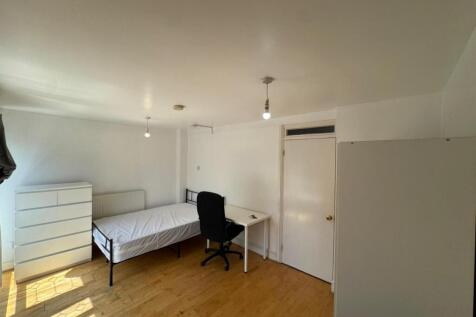 Portia Way, London photo 3