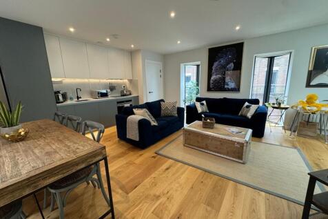 3 Bedroom Flat in SM1 4FJ