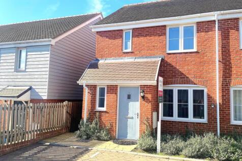29 Preston Hall Close - Front2.jpg