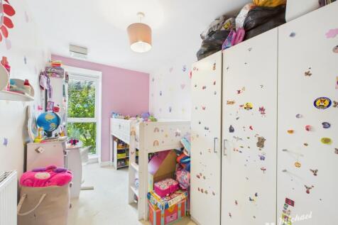 CAM02773G0-PR0360-STILL008