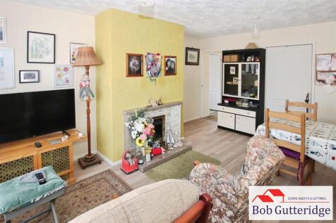 LOUNGE / DINING ROOM