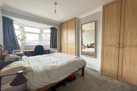 Kirkstall Hill, Leeds, West Yorkshire, LS4 photo 4