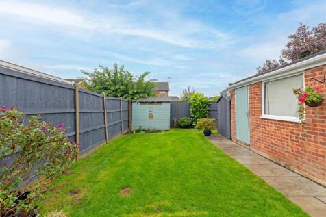Curlew Close-14.jpg