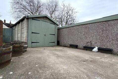 Driveway/Garage