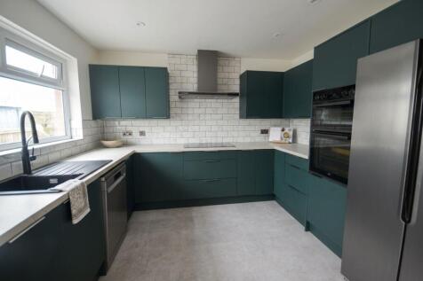 Duncombe Close, Bramhall, SK7 photo 5