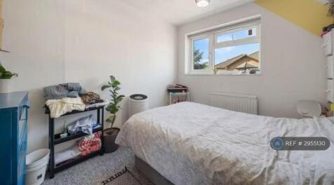 Russell Road, London, E16 photo 4