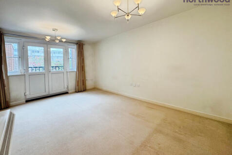 Ashdown House, Chandlers Ford, SO53 photo 3