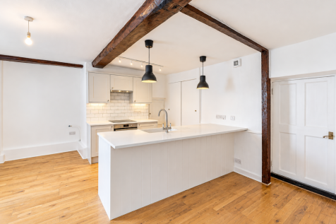 Cross Keys House, 11 High Street South, Olney, Buckinghamshire, MK46 - £2495 PCM photo 4