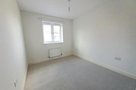10 Birdwood Cres Bed 2.jpg