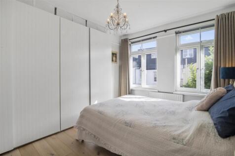 Meade Close, London photo 2