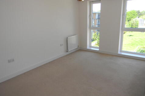 Commonwealth Drive | Crawley | RH10 | New Move Estate Agents photo 4