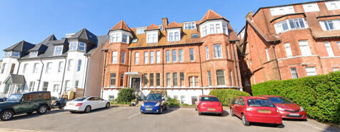 1-bed flat on Cumberland Court, West Cliff Gardens, Bournemouth, £900/mo