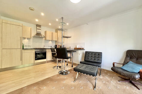 Fearnley Croft, Gomersal, West Yorkshire, BD19 photo 3