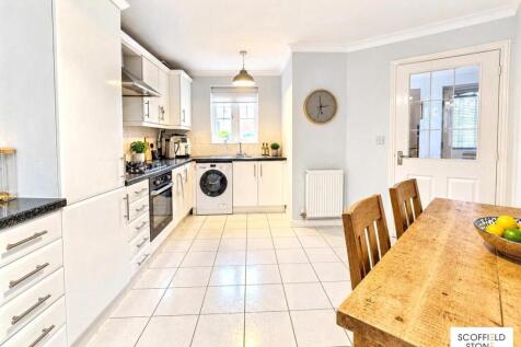 Kitchen a.jpg