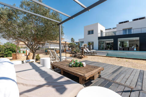 Ultramodern villa with pool in Sa Torre
