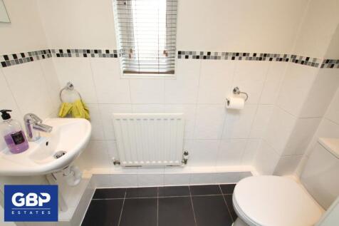 Oxford Close, Romford, RM2 photo 5