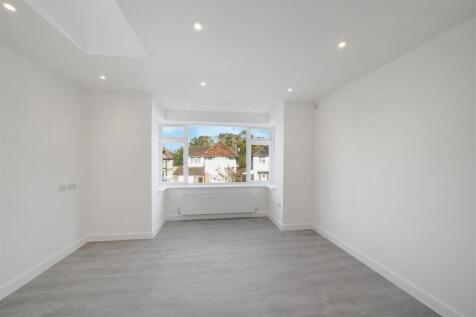 2A Hollycroft Avenue Wembley HA9 8LF - 014.jpg