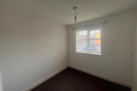 Flat 4, 24 Tapestry Gardens, Birkenhead photo 5