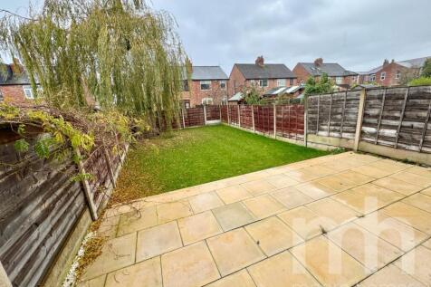 CLAREMONT ROAD, Great Moor SK2 7JT photo 4