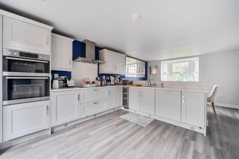 Open-plan Kitchen Dining Room