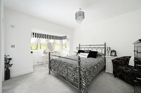 4 bed, 2 bath Detached in Sheffield - Photo 18