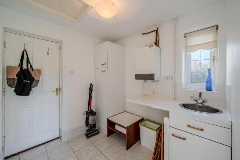 64 Cambria Close-28.jpg