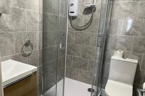 SHOWER ROOM.jpg