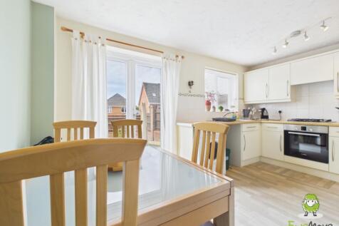 EweMove Estate Agents Basingstoke - Arcadia Close