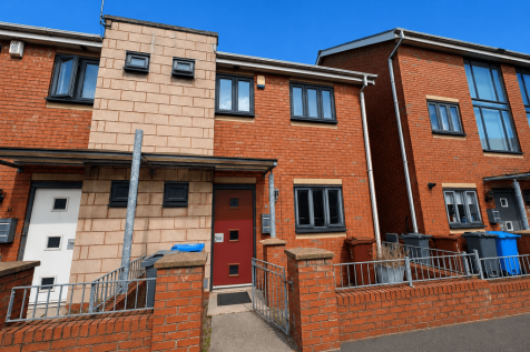 3 bedroom Terraced for rent