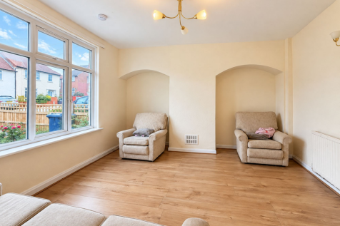 Silkstream Road, Edgware, HA8 photo 3