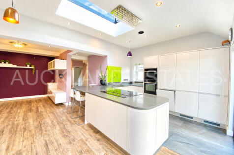 Dugdale Hill Lane, Potters Bar photo 2