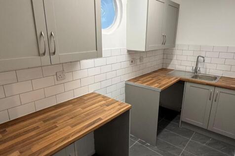 Circuit Close, Willenhall WV13 photo 3