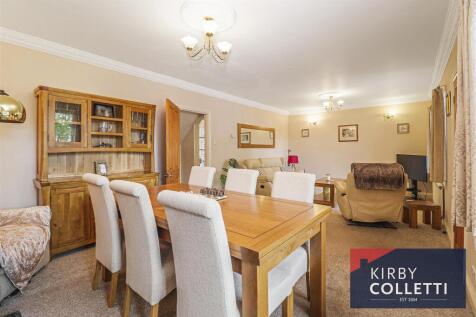 LOUNGE/DINING ROOM