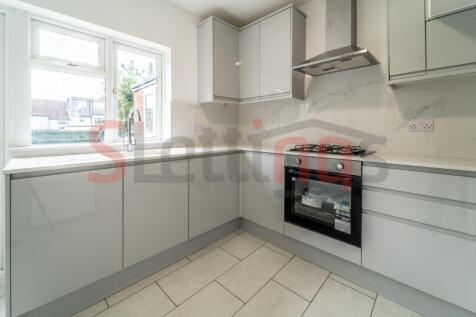 3-4 Bedroom House in Hendon