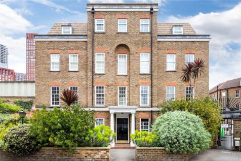 Flat in SW8 1HE