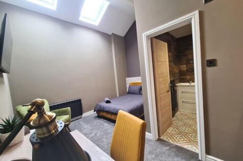 Room 1, Priory Apartments, Barrow-In-Furness photo 4