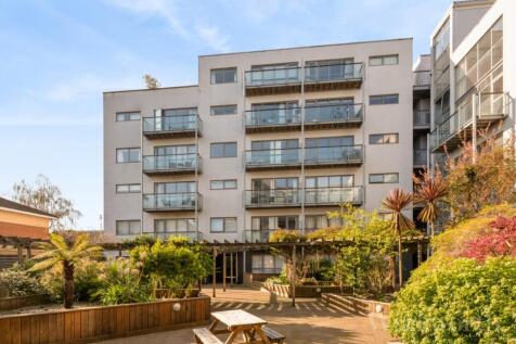 London, SE16 - property photo
