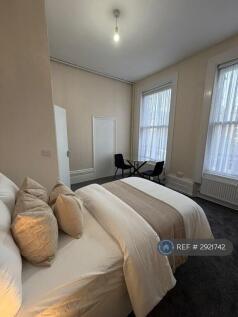 Bedroom 2 (2)