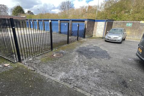 Studio parking on 8, Garages, Fog Lane, Manchester, £100/mo