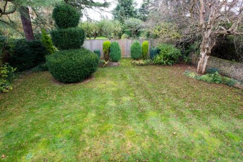 Rear garden 1.jpg