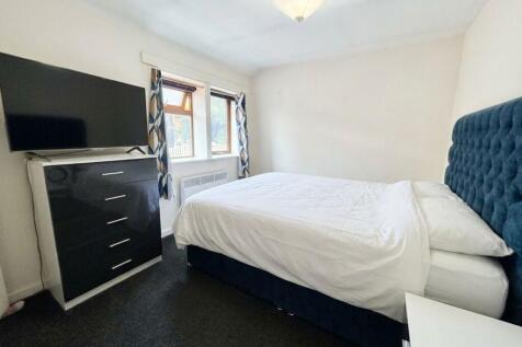 Queen Elizabeth Road, Nuneaton, CV10 photo 5
