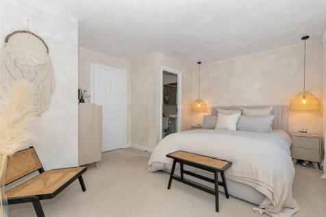 Bedroom 1.2.jpg